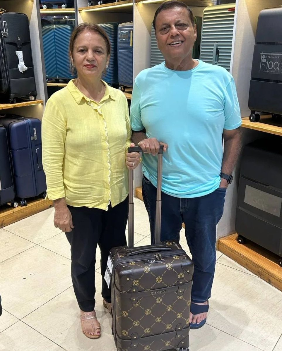 CMLuggage's tweet photo. Our customer is all set for new adventures with their stylish Carlton London luggage bag.

Ready to explore the world in style!

To know more about our luggage contact us at +91 8878872525

#ClassyMissy #Carlton LondonBag #Customer Review #HappyCustomer #TravelLuggage #Mumbai https://t.co/NC0bu2xyhD