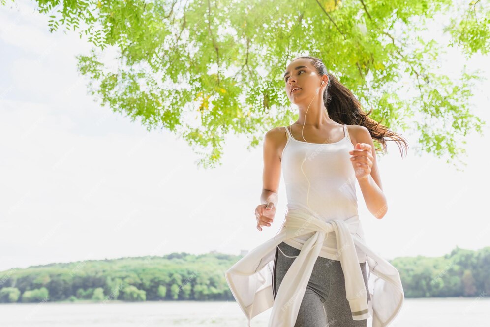 VitalWave8's tweet photo. Clearing my mind, one step at a time 🏃‍♀️🍃 There's something about the rhythm of the run that makes everything feel just right. #MorningRun #HealthyLiving #FindYourPace https://t.co/12SZzXOgy3