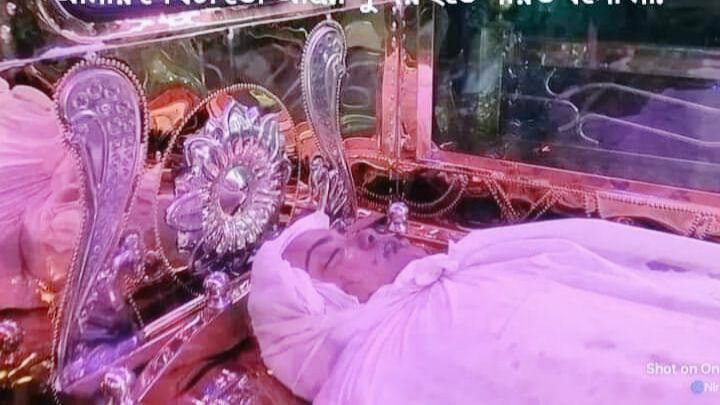 Dear <a href="/KolkataPolice/">Kolkata Police</a>, while you are busy drafting notices to harass people, try sitting with your legs wide open at the right angle and Stretch as much as you can.

Feel that sharp pain?

This was how Moumita Debnath was found, her legs at right angles with her pelvis/pelvic bone