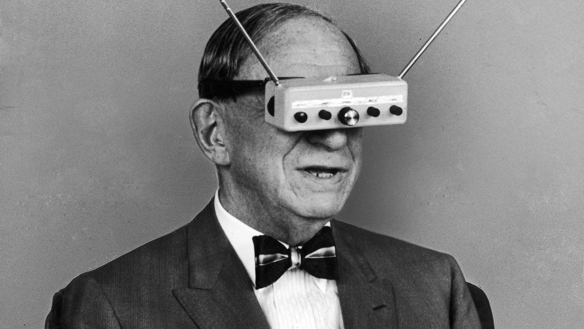 mariobianchi18's tweet photo. Il #16agosto 1884 nasceva #HugoGernsback. Inventore Usa ed editore responsabile dell'affermazione della fantascienza come forma letteraria indipendente. Ha fondato la stazione radiofonica WRNY, coinvolto nelle prime trasmissioni TV ed è considerato un pioniere dei radioamatori. https://t.co/lQWx4Pn7aT