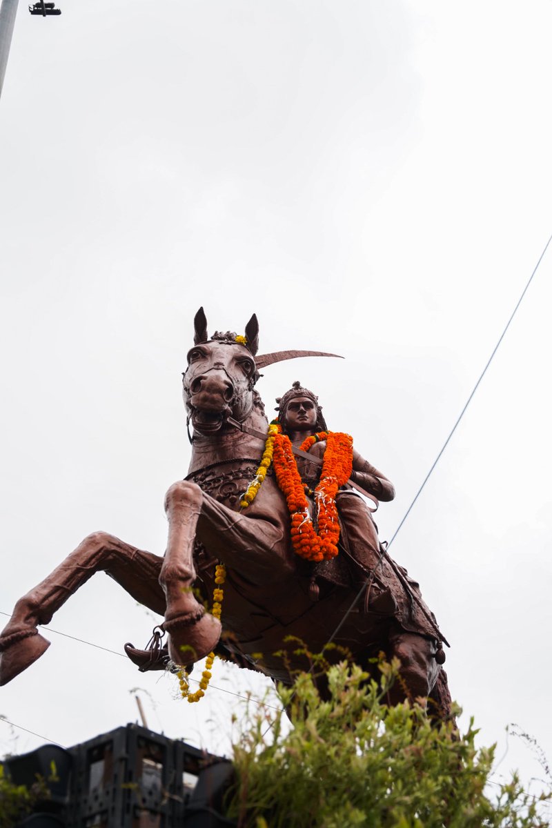 वीरांगना को नमन!

जनजातीय गौरव रानी अवन्ती बाई की जयंती पर आज भोपाल में उनकी प्रतिमा पर माल्यार्पण कर चरणों में श्रद्धा सुमन अर्पित किये।

इस अवसर पर प्रदेश अध्यक्ष श्री वी.डी. शर्मा जी, प्रदेश संगठन महामंत्री श्री हितानंद शर्मा जी, कैबिनेट साथी श्री विश्वास सारंग जी सहित अन्य