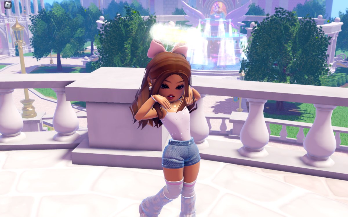 EmilyGamesX's tweet photo. CAMPUS 4 IS SOSOSO PRETTY @RoyaleHighValks #royalehigh #rhcampus4 #ROYALEHIGHCAMPUS4ISOUTTTTTTT https://t.co/2gWOAs8b0K