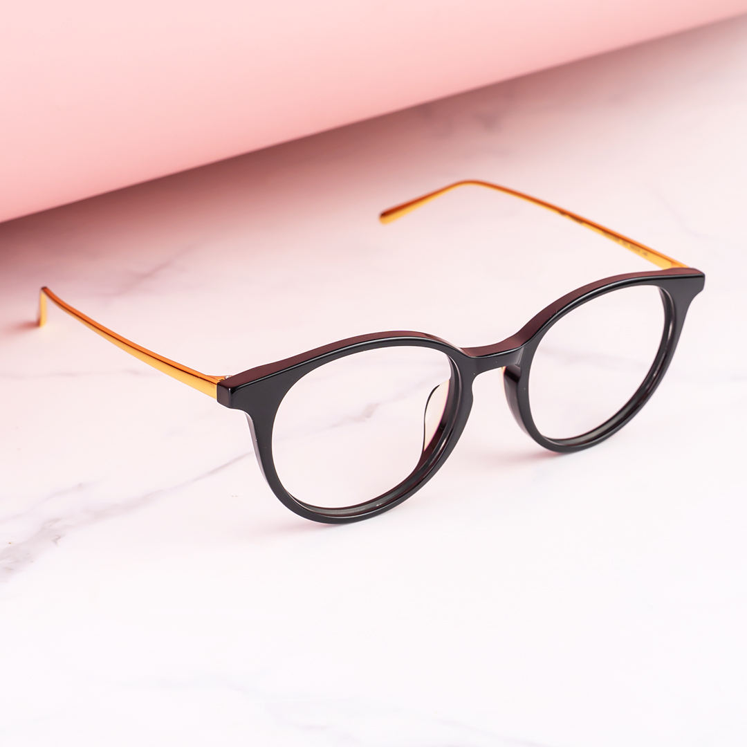 abbeglasses's tweet photo. Keep your head in the clouds and your style sharp with Urban’s round, oversized lenses.

Gold frames, black temples—these specs are for the watchful and stylish. 🖤

#abbeglasses #UrbanEyewear #OversizedLenses #SharpStyle #FashionEyewear #RoundFrames #MetalLenses #ChicAccessories https://t.co/9X82B1TPrZ