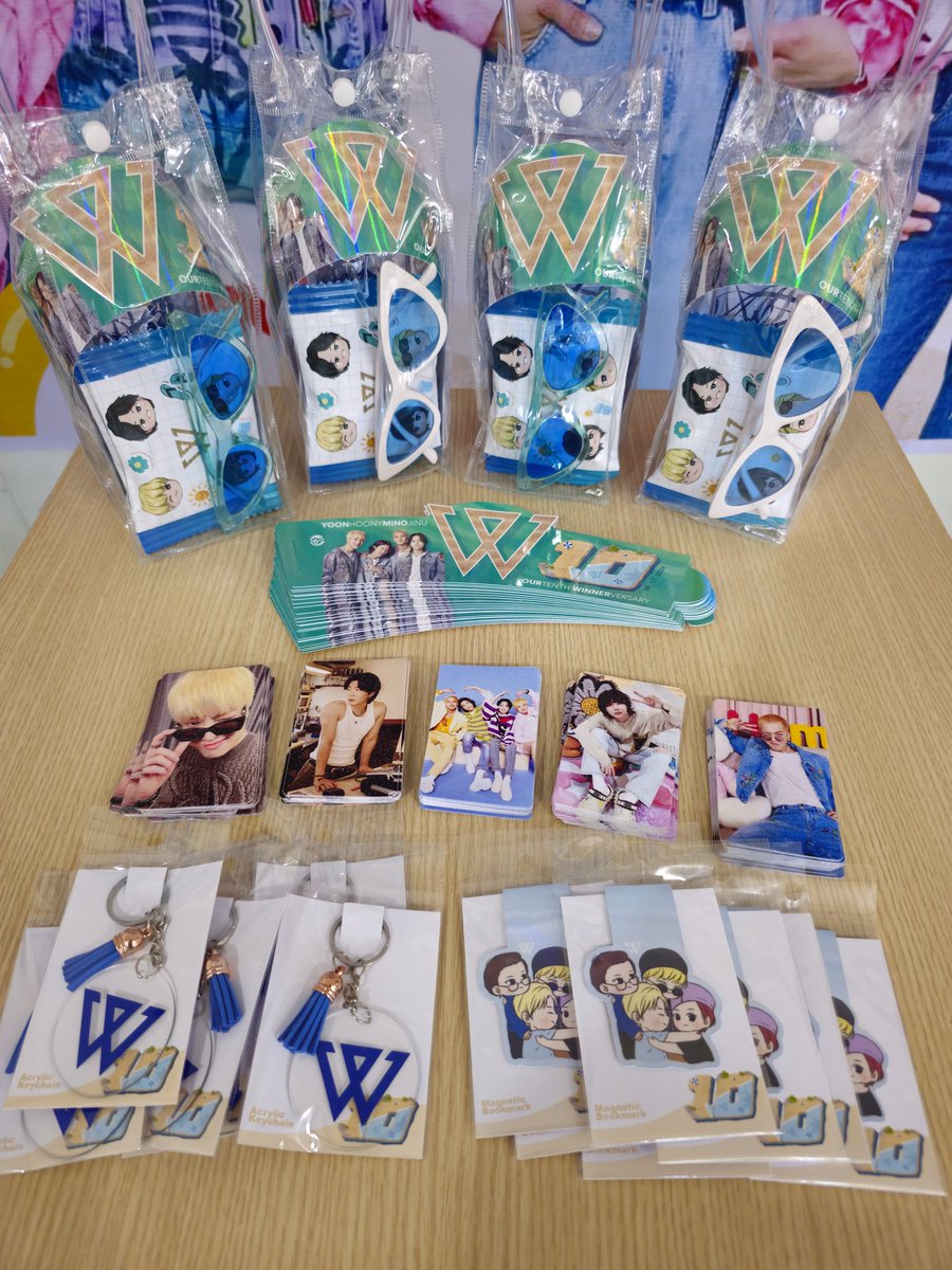inseoda's tweet photo. Day 1 of our 𝟭𝟬𝗧𝗛 𝗪𝗜𝗡𝗡𝗘𝗥𝗩𝗘𝗥𝗦𝗔𝗥𝗬 celebration ✨️

Kits are now available.😎 Drop by at @CupzofJCafe and be one of the first 5 buyers who will get the photobook.

#WINNER #위너 https://t.co/3lpjZZCE9X