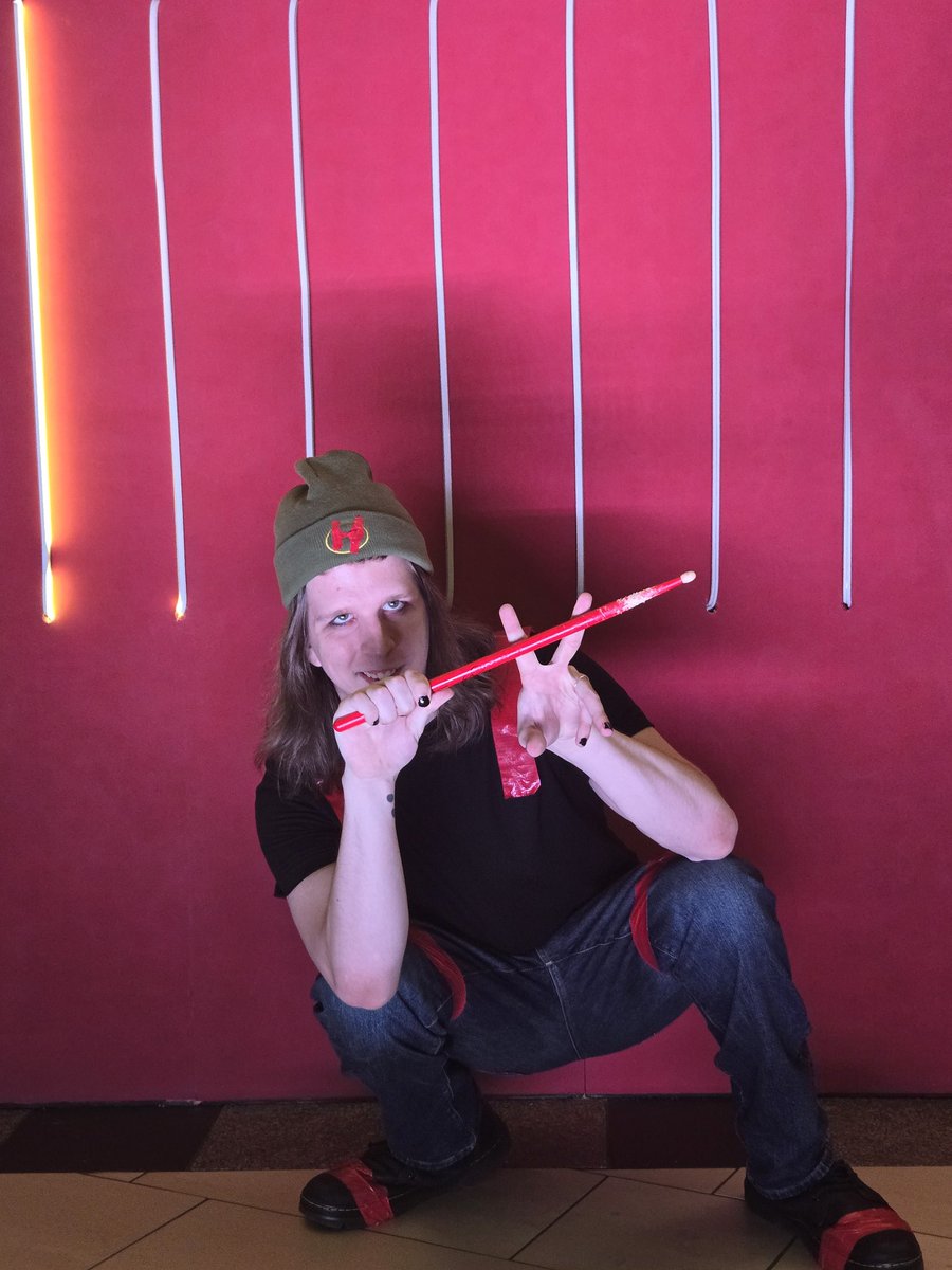 cultofclancy's tweet photo. I CAUGHT THE DRUMSTICK OH MY GOD #twentyonepilots #clancytour #ClancyDenver https://t.co/j2pxXDaGNe