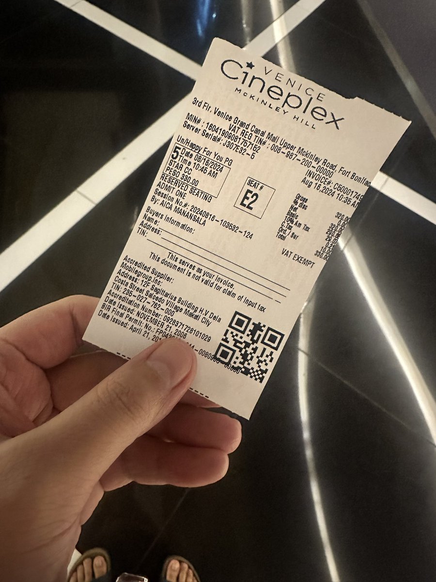babybanguss's tweet photo. I literally begged like Juancho 😞 and the final scene made me 😭 This movie showed me letting go is not easy #UnHappyForYou https://t.co/NHwNBzVKnL