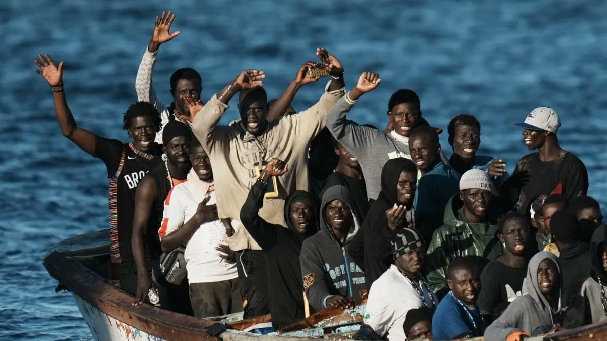 juanmi_almeria's tweet photo. Entonces, si el virus del mono viene de África, la solución es seguir trayendo pateras de África y encerrar a nuestra población, no??? https://t.co/71EY0CehUC