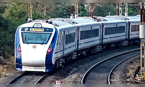 CNBCTV18News's tweet photo. 🧵
The no. of food quality & hygiene-related complaints in Indian Railways surged by 500% between Mar 22- and Feb 24 — impacting even the premium #VandeBharat, #Rajdhani, #Shatabdi, #Duronto, and #MailExpress — reveals @IRCTCofficial in response to an RTI query filed by CNBC-TV18
https://t.co/V2EX4uN7XU