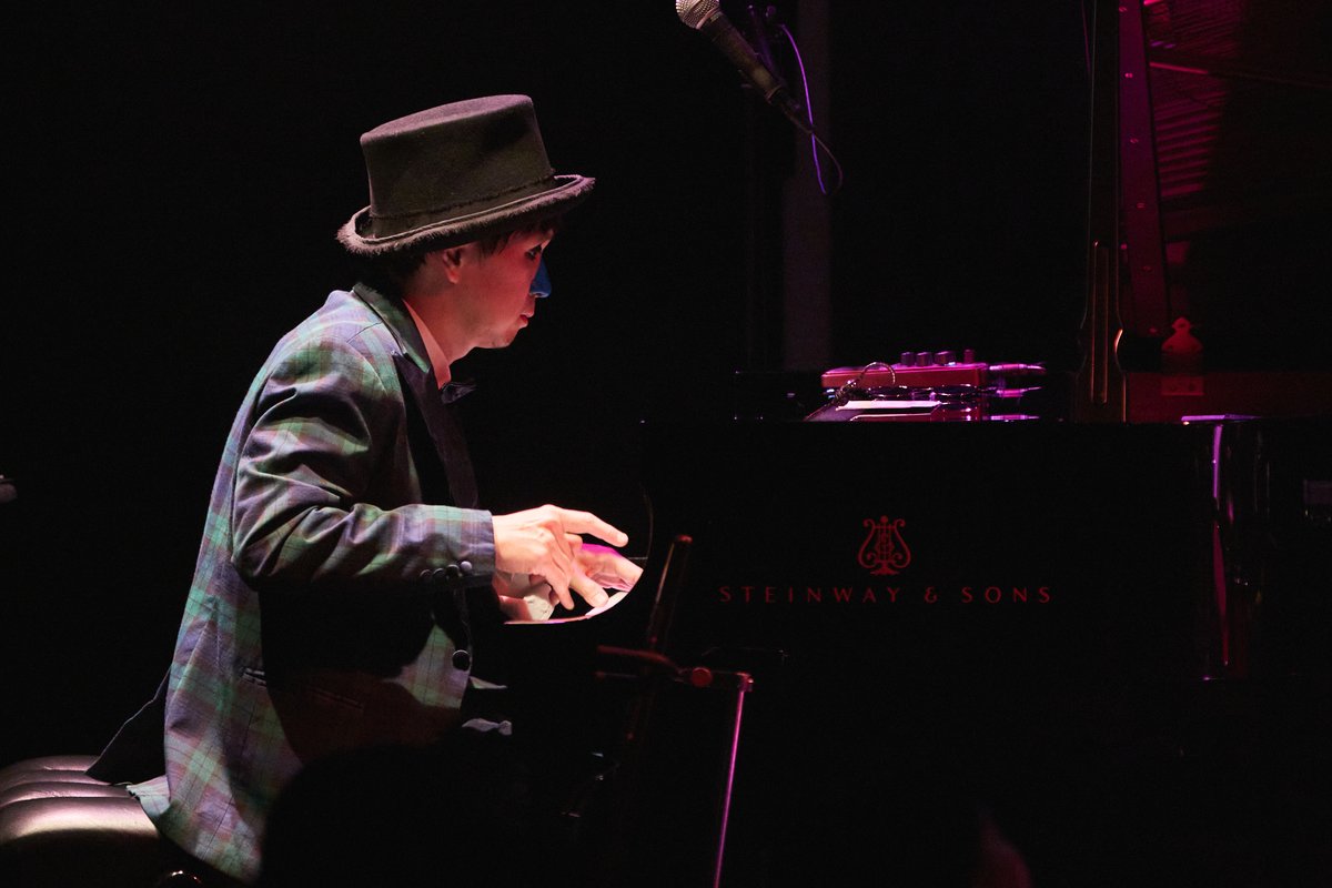 BlueNoteTokyo's tweet photo. 【LIVE PHOTO】 「H ZETTRIO Jazz Club Tour 2024 
～トリオのダイナミクスが火を吹くぜ～」 
2024 8.9 fri., 8.10 sat. 
https://t.co/jem1PMYZl6  

フォトギャラリー📸https://t.co/qPUqk2WEnX 
Photo by Yuka Yamaji 
@h_zettrio #bluenotetokyo https://t.co/JysAfbitMr