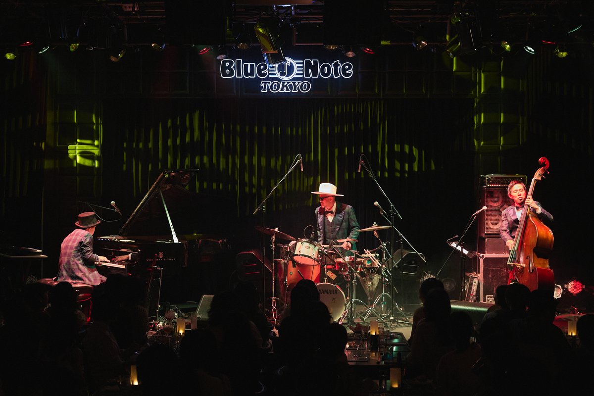 BlueNoteTokyo's tweet photo. 【LIVE PHOTO】 「H ZETTRIO Jazz Club Tour 2024 
～トリオのダイナミクスが火を吹くぜ～」 
2024 8.9 fri., 8.10 sat. 
https://t.co/jem1PMYZl6  

フォトギャラリー📸https://t.co/qPUqk2WEnX 
Photo by Yuka Yamaji 
@h_zettrio #bluenotetokyo https://t.co/JysAfbitMr