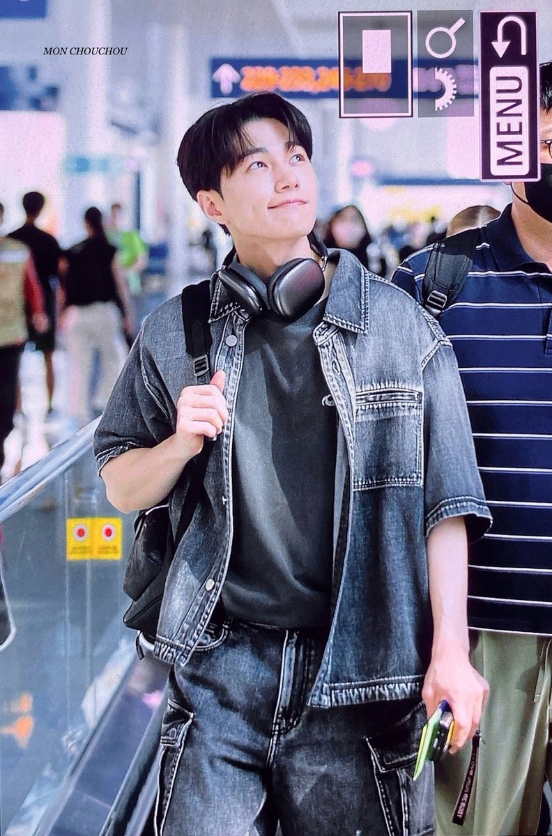 Monchouchou_L's tweet photo. 240816 ICN
#엘 #명수 #김명수 #myungsoo #ミョンス #金明洙

방콕 ㄱㄱ https://t.co/a3KRohdUx4