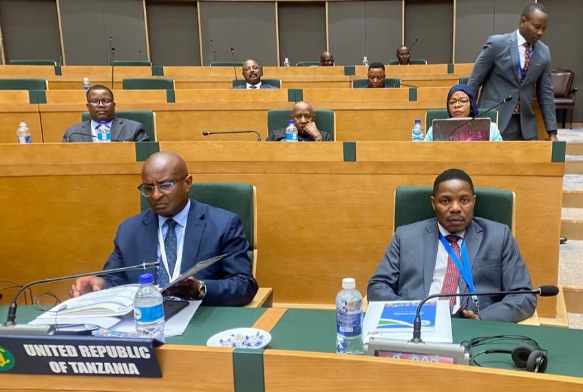 mfa_tanzania's tweet photo. PS @mfa_tanzania Amb. Dr. Samwel Shelukindo led the URT🇹🇿 delegation at the SADC Senior Officials of the Ministerial Commitee of the Organ Troika which convened in Harare. Among other things the meeting deliberated on the political and security situation in the region. @SADC_News https://t.co/ZqXApX6MNF