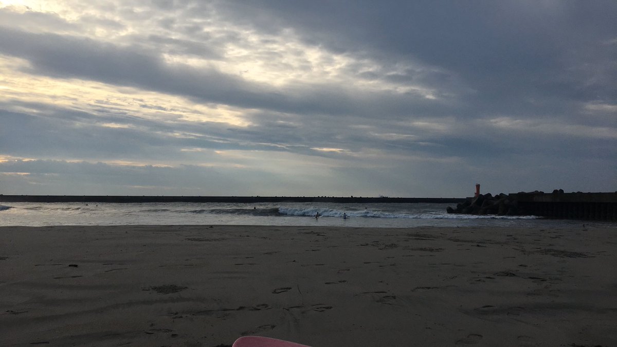 今日は引きが凄すぎて、排水溝に吸い込まれるぐらいの勢いだった、、、、#サーフィン