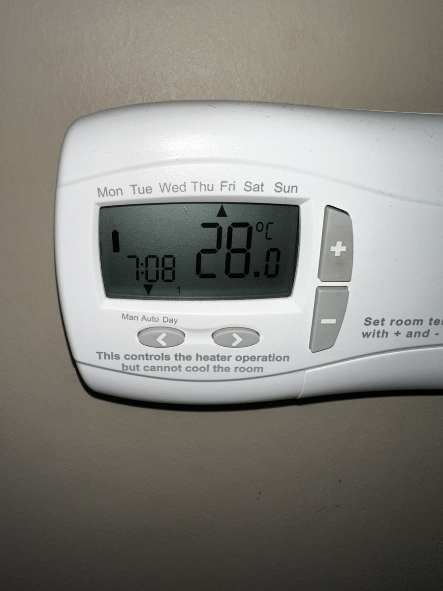 Jo Mundy (@joeybumdy) on Twitter photo Another sweltering night <a href="/premierinn/">Premier Inn</a> despite having 3 fans on (2 we purchased). 28 degrees at 07:15. Thank goodness weāre going home today, worst weekās sleep ever. Another sweltering night <a href="/premierinn/">Premier Inn</a> despite having 3 fans on (2 we purchased). 28 degrees at 07:15. Thank goodness weāre going home today, worst weekās sleep ever.