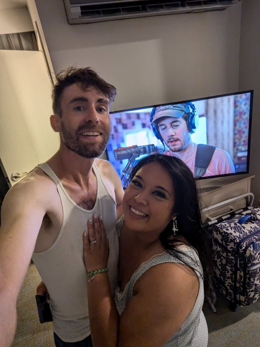 sbclsn's tweet photo. MY WIFE and the sloppy boys 🍻 https://t.co/Rcyxp42yGH