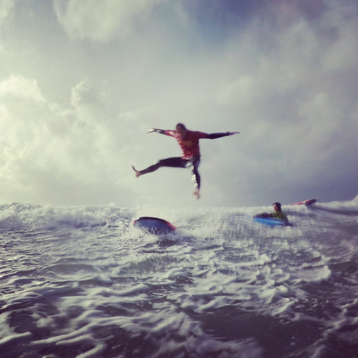 WoolacombeSurf's tweet photo. Jumping into a sunny surfing Friday like… 😝😃☀️🌊 #jumparound #gettoit #jumpintofriday #jumpintotheweekend #getupandjump #surf #friday #woolacombe #summer #holidayactivity #woolacombebay #surfer #surfboard #popup #andup #onelife #getactive #ocean #northdevon #woolacombebeach https://t.co/m0Wzf3ynfC