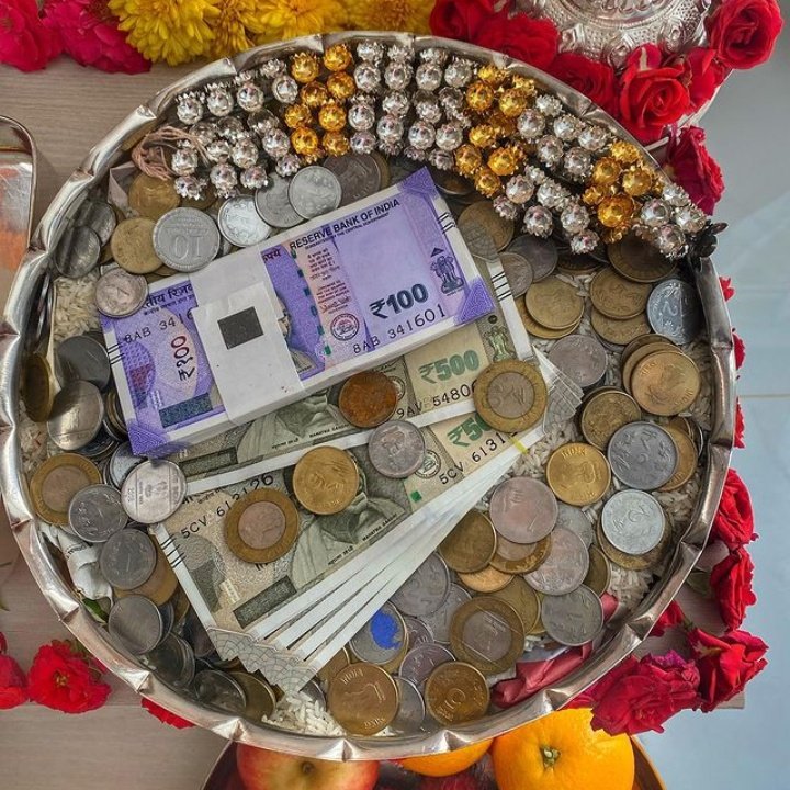 Monal_diva's tweet photo. Wishing you all the blessings of Goddess Lakshmi this Varalakshmi Vratham. May your homes be filled with happiness, health, and prosperity 👣🌹
I'm done with my pooja,, feeling refreshed ✨
#VaralakshmiVratham
#Mahalakshmi
#Vrath
#Friday https://t.co/PgyhT8pYUn