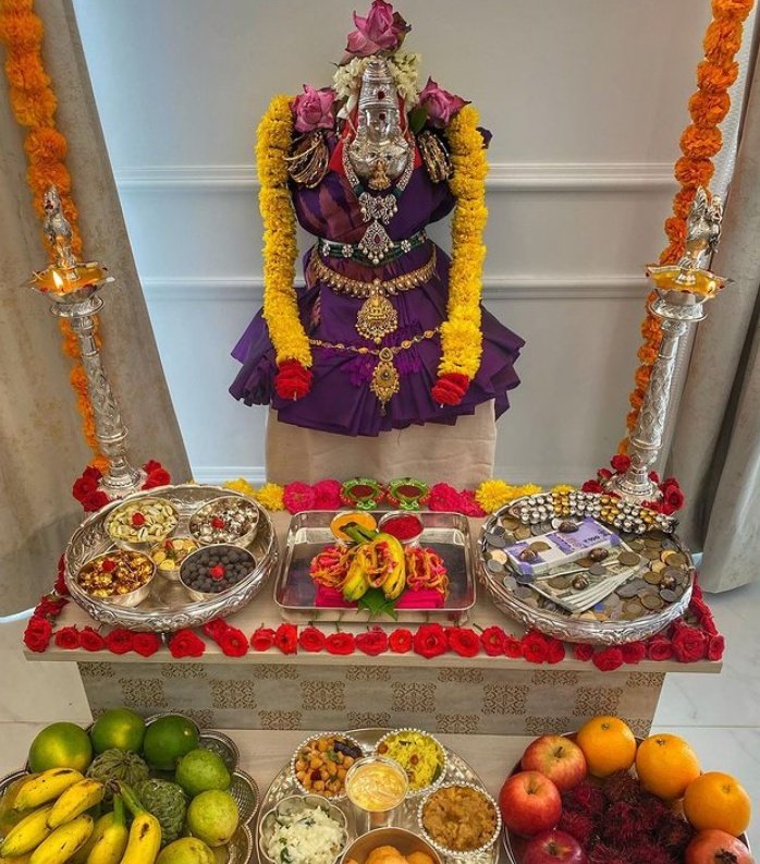 Monal_diva's tweet photo. Wishing you all the blessings of Goddess Lakshmi this Varalakshmi Vratham. May your homes be filled with happiness, health, and prosperity 👣🌹
I'm done with my pooja,, feeling refreshed ✨
#VaralakshmiVratham
#Mahalakshmi
#Vrath
#Friday https://t.co/PgyhT8pYUn