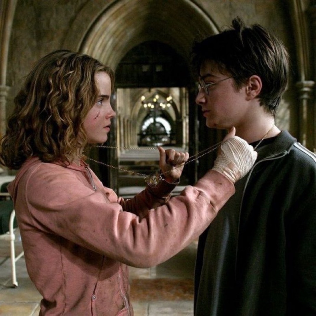 TheDailyHPotter's tweet photo. The perfect time for a turner post ⏳ https://t.co/KfADY3iau5