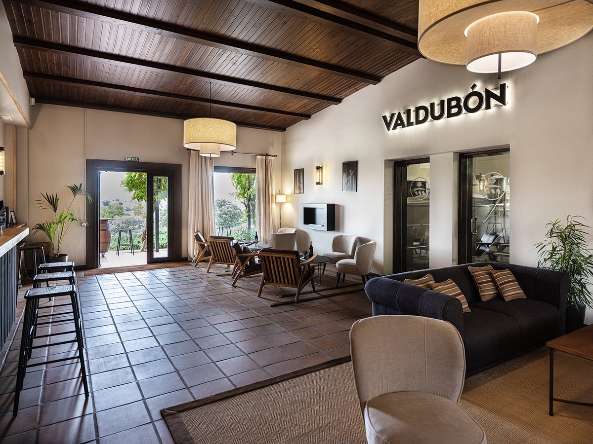 🍇 VISITA BODEGAS VALDUBÓN 🍇

¿Te gustaría descubrir por qué los mejores vinos del país se elaboran a orillas de la Ribera de Duero? ¡Visítanos en Bodegas Valdubón! 

👉 Reserva aquí: visitas.ferrerwines.com/visitas-valdub…

❗ WINE IN MODERATION