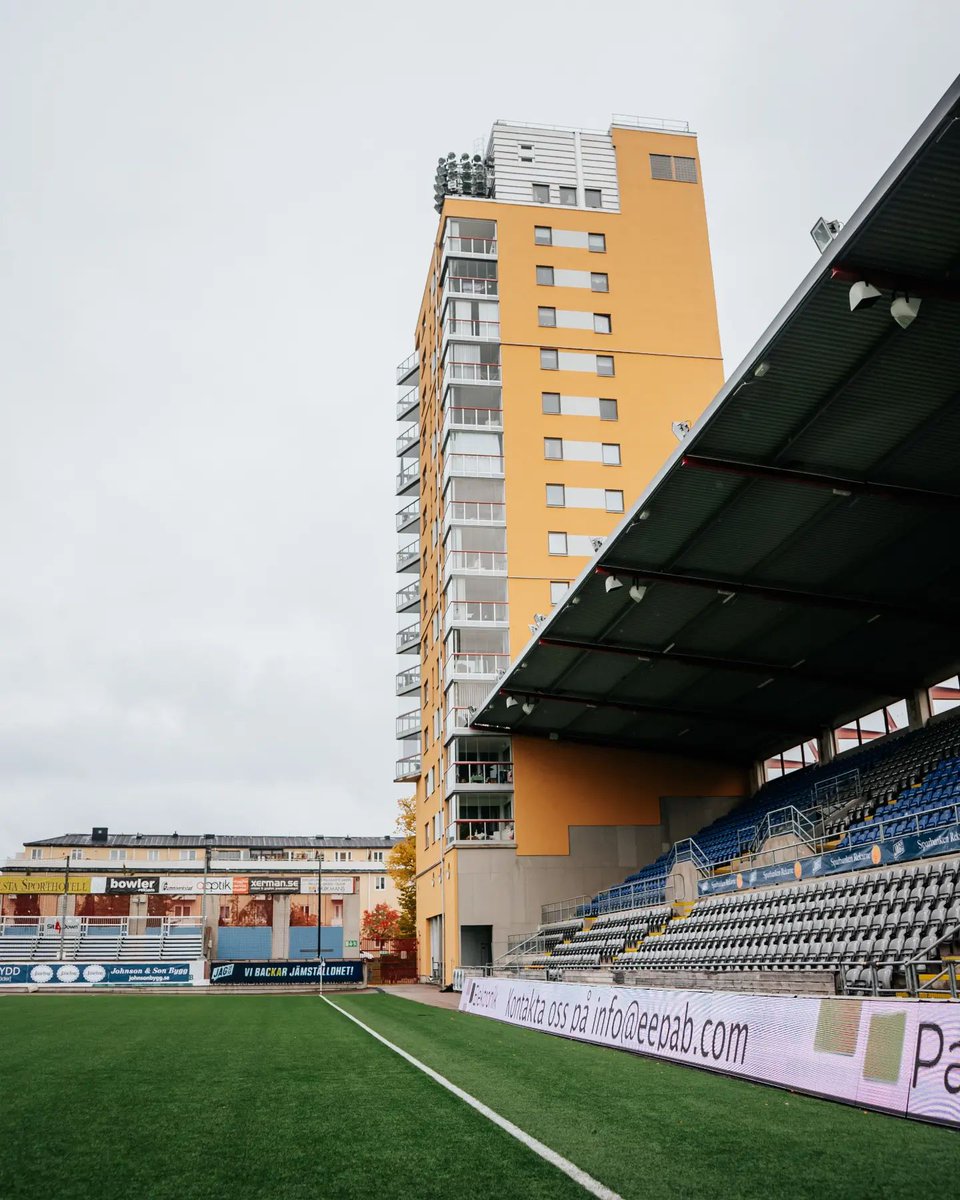ملعب تونافالين Tunavallen stadium في السويد
السعة 7,800 ألالاف متفرج 
من ملاعب كأس العالم 1958
تم تجديده عام2002 عبر إستغلال  زوايا ببناء أبراج سكنية على إرتفاع 15دور