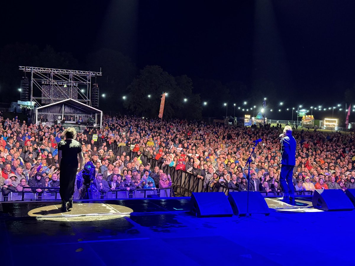 deaconbluemusic's tweet photo. .@TrenthamLive, Staffordshire ๐ 15.08.24
โฉ Next stop: @NewmarketRace
#deaconblue #deaconbluelive #trenthamlive https://t.co/ejkRwPabFE