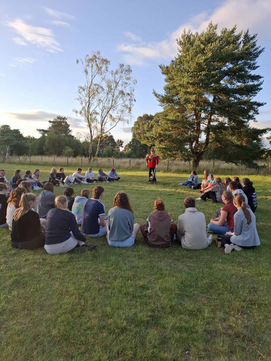 Watchmanmascot's tweet photo. Day 1607
Last week Mum I paid a visit to a group of British and German students who get together each year as part of a reconciliation programme Dad tells them about our history our family links to Germany
Very engaging and a pleasure to meet
#SCVYS
VIVAT REX
ICH DIEN
โค๏ธ๐พ๐พ๐พ https://t.co/Xrnwfp8ha7