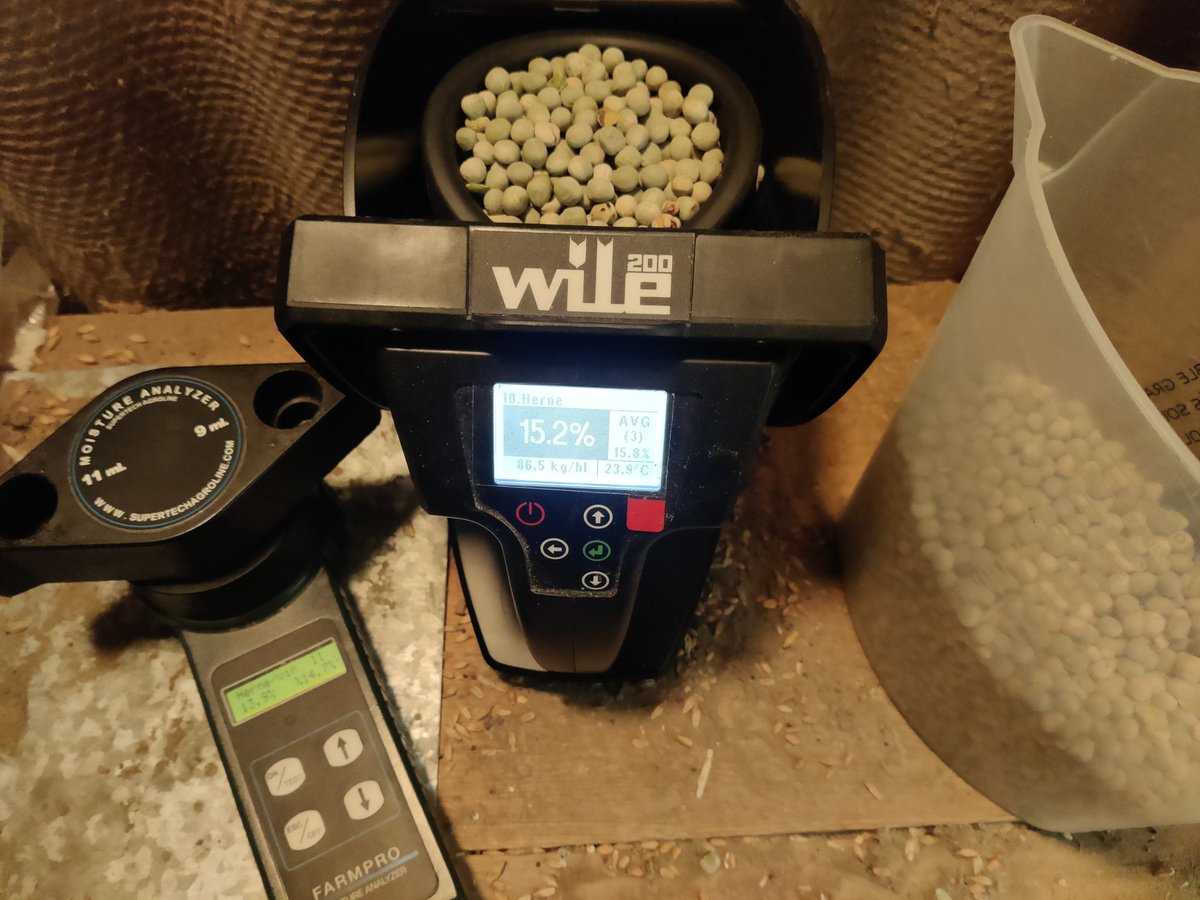 Crusher says 13.9%, surface moister says 15.2%. I consider it dry enough.