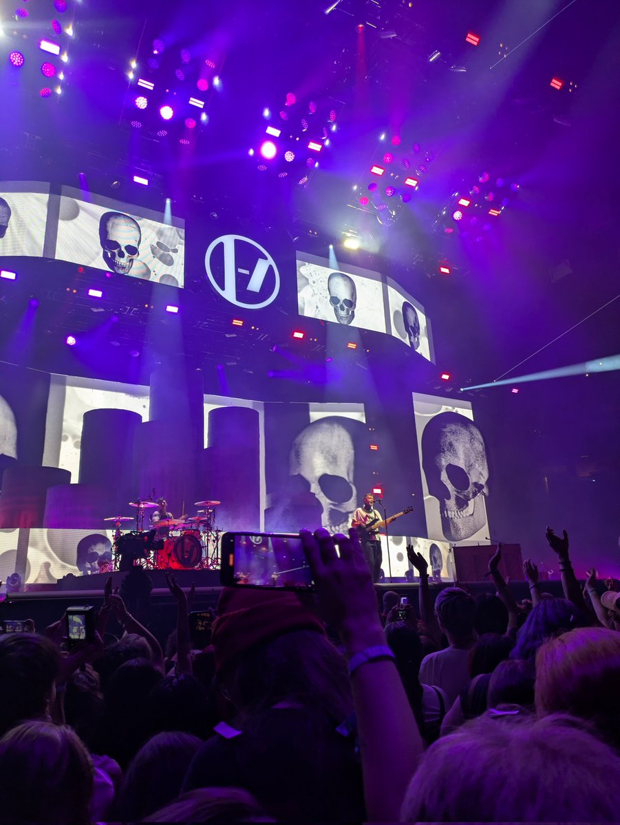 blrryfacelive's tweet photo. the visuals were absolutely gorgeous https://t.co/Smpz1TP6Am