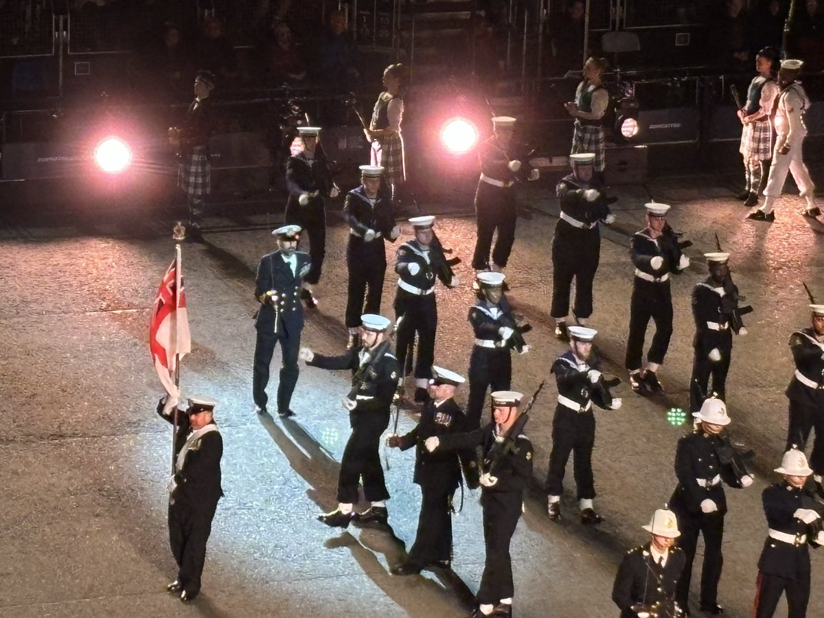kelliot5's tweet photo. Delighted to have been able to attend the Royal Edinburgh Military Tattoo last night, huge thanks to @RNRMC , BZ all performers, participants and behind-the-scenes, fantastic event, RN lead year ⚓️🙌❤️🏰 https://t.co/0Pdycichvs