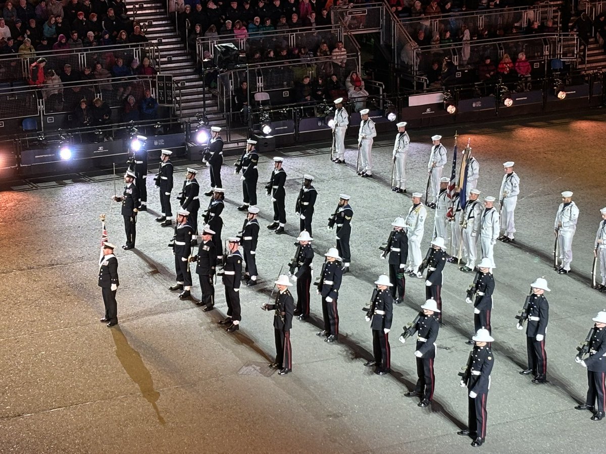 kelliot5's tweet photo. Delighted to have been able to attend the Royal Edinburgh Military Tattoo last night, huge thanks to @RNRMC , BZ all performers, participants and behind-the-scenes, fantastic event, RN lead year ⚓️🙌❤️🏰 https://t.co/0Pdycichvs