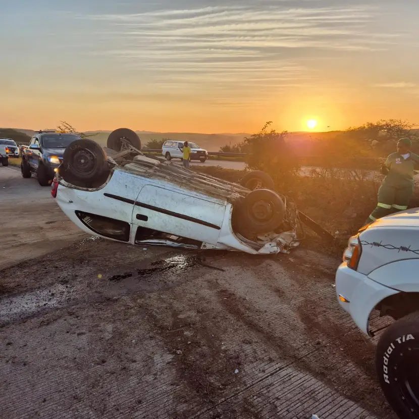 ZanoAzana's tweet photo. Traffic congestion on the N2 northbound near Dukuza this morning due to a three-vehicle collision. The road is severely congested, but one lane is open to allow vehicles to pass.

Picture:(Facebook) https://t.co/hGoo8DAnVh