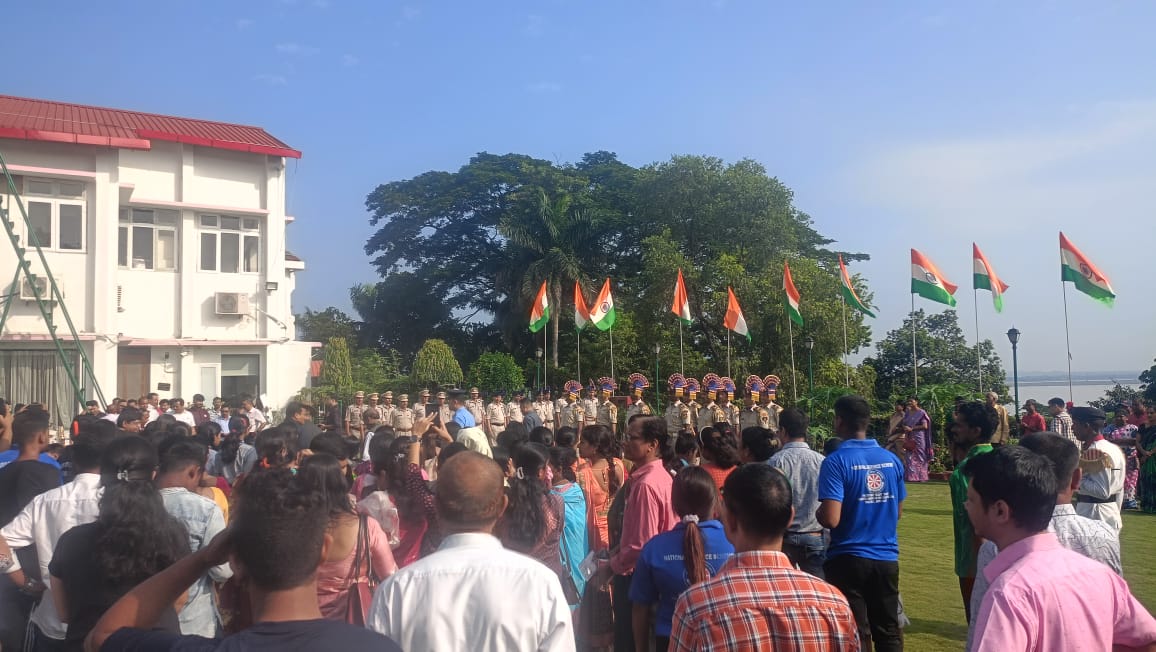 HariUnit's tweet photo. On the occasion of Independance Day celebration,volunteers of Hari-Gayatri Das College NSS Unit participated at Raj bhawan .In this occasion volunteers participate 'Har Ghar Tiranga Bike'rally from Raj Bhawan to GU campus to celebrate India's 78th IndependenceDay.@nss_rdguwahati https://t.co/mgfk0GUfg6