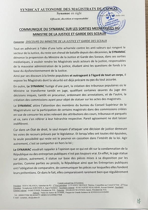 adrienseyes's tweet photo. #RDC : Le Syndicat autonome des magistrats du Congo (#Synamac) vent debout contre les saillies médiatiques et diatribes verbales de @ConstantMutamba.
Les magistrats dénoncent les "attaques et contrevérités distillées à longueur de journée contre les magistrats" par le ministre de la Justice.
Ils fustigent la violation de la séparation des pouvoirs à travers "la création des tribunaux populaires où le ministre se transforme tantôt en juge, tantôt en procureur".