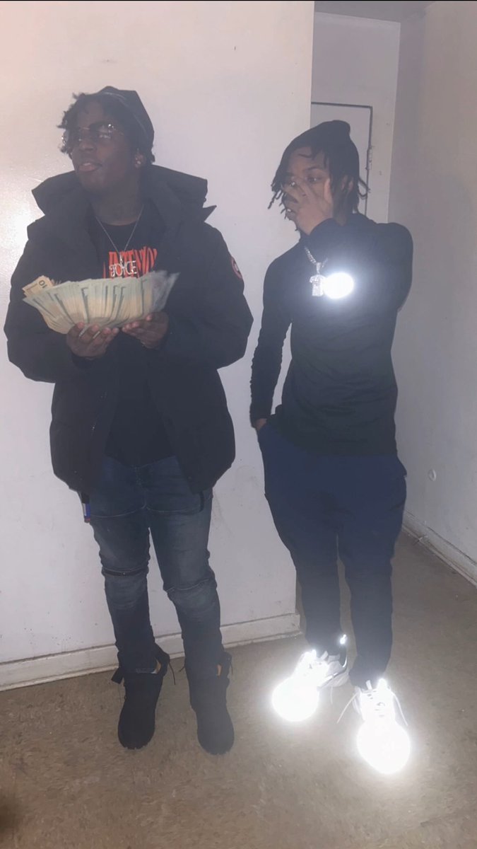YungThreat37th's tweet photo. Back 2 Back In Stolen Cars We Sin & We Repent To Allah #FreeMyRightHand #FreeWiz https://t.co/0Pku7sV3G2