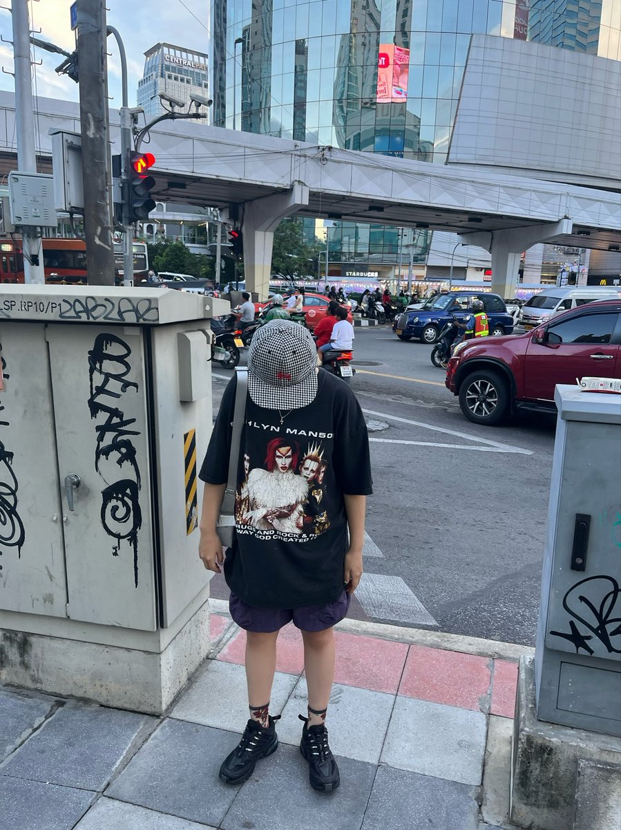 achan1207_'s tweet photo. ゲームも好きだけどそれ以上に服も好きです。 #apex #apex女子 #古着 #古着女子 #stussy #numbernine #バンT #acspro #salomon https://t.co/OEYJ2V6muj