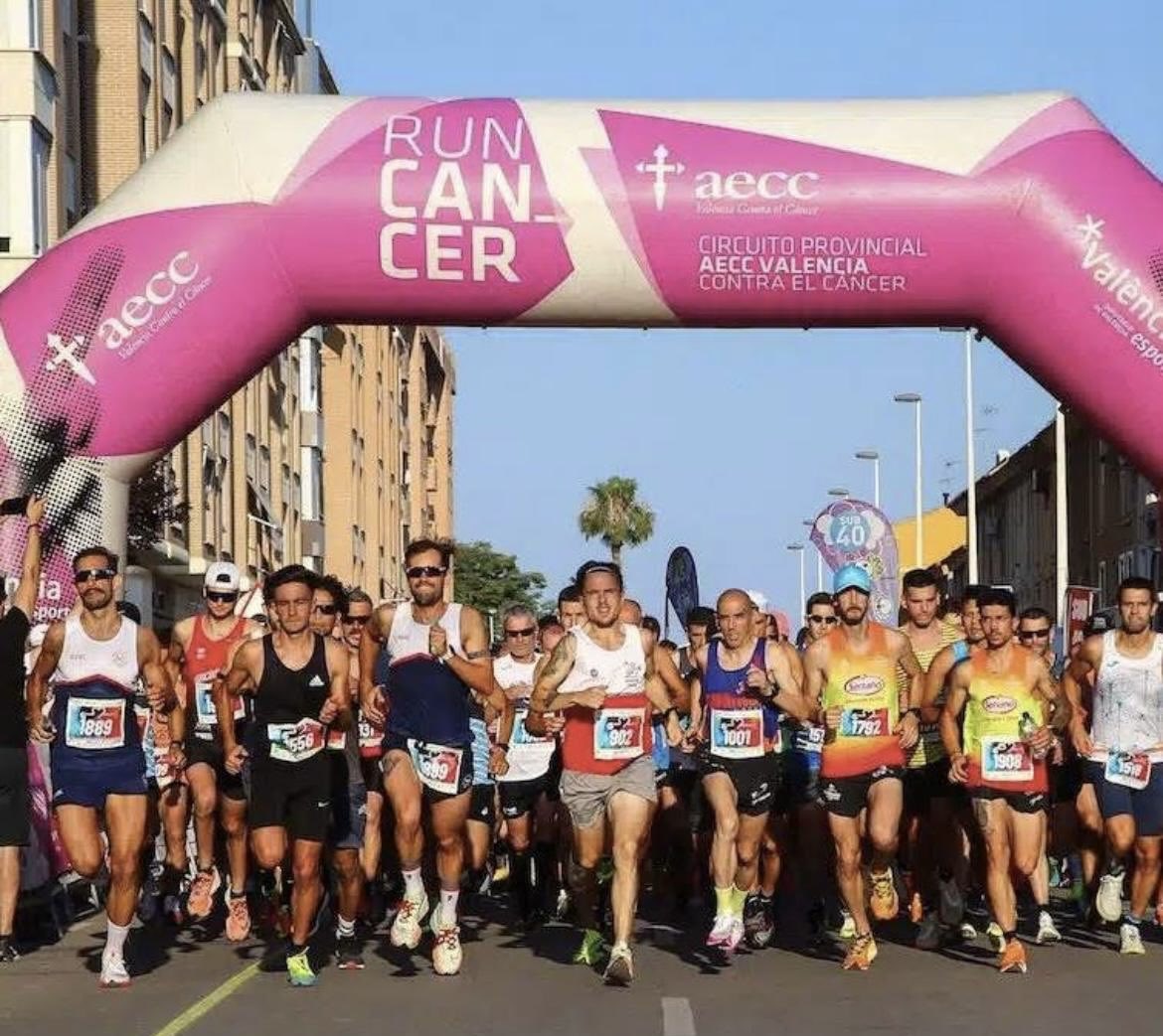 CValencianos's tweet photo. Esta campaña hemos acercado @CValencianos al consumidor con el desayuno saludable, la naranjada fallera, la #runcancer, la feria modernista de #Carcaixent, y muchas acciones más. https://t.co/0Hz6KEsPO7