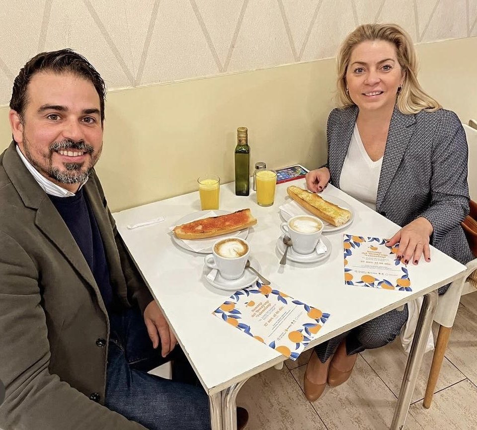 CValencianos's tweet photo. Esta campaña hemos acercado @CValencianos al consumidor con el desayuno saludable, la naranjada fallera, la #runcancer, la feria modernista de #Carcaixent, y muchas acciones más. https://t.co/0Hz6KEsPO7