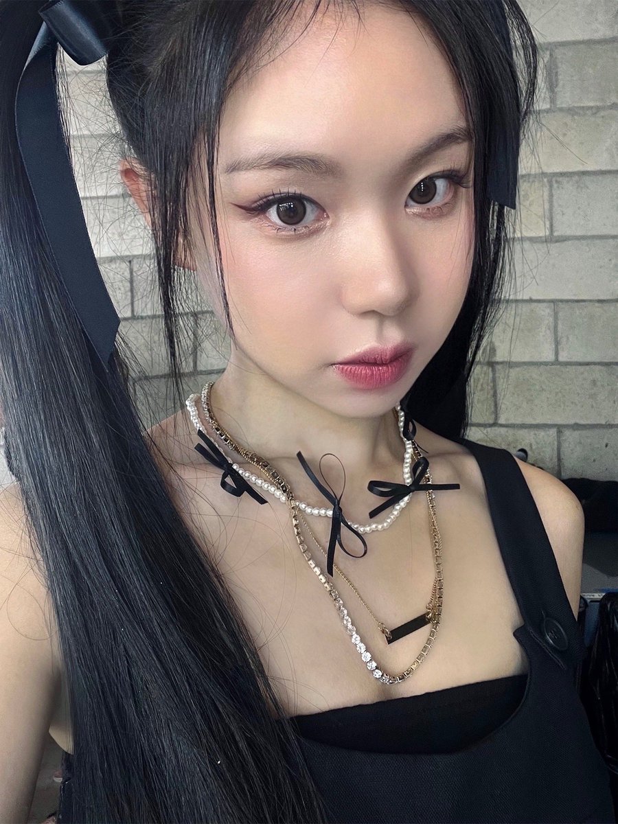 BADVILLAIN_twt's tweet photo. 좋아했던 착장 🖤🎀

#휴이 #HUE
#배드빌런 #BADVILLAIN https://t.co/H4xlm2o9ln