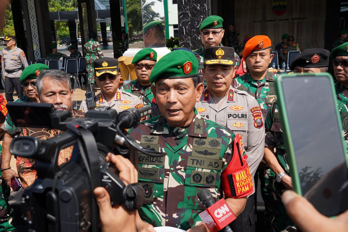 Kodam_1BB's tweet photo. Kodam I/BB Siapkan 10.000 Personil untuk PAM Pilkada Serentak 2024

Medan - Kodam I/Bukit Barisan menyiapkan 10.000 personil untuk diperbantukan dalam operasi pengamanan Pilkada Serentak Tahun 2024. https://t.co/HDFSKzDHyX