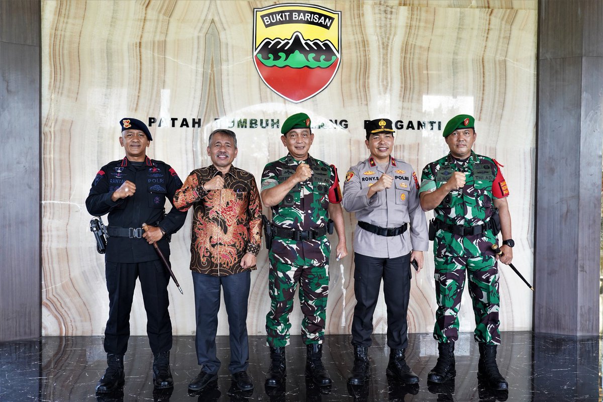 Kodam_1BB's tweet photo. Kodam I/BB Siapkan 10.000 Personil untuk PAM Pilkada Serentak 2024

Medan - Kodam I/Bukit Barisan menyiapkan 10.000 personil untuk diperbantukan dalam operasi pengamanan Pilkada Serentak Tahun 2024. https://t.co/HDFSKzDHyX