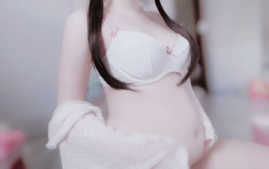 Dewdrop45359732's tweet photo. 我用精致的妆容取悦你，是为了让你多凿两下，
我换了新买的内衣丝袜，不是为了让你秒射早泄的 https://t.co/OeCTi1iJpv