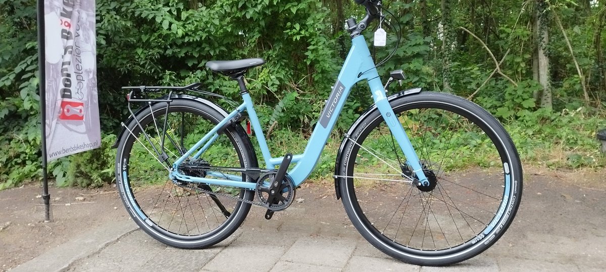 In het kader van onze bert's to school weken hebben wij deze mooie #Victoria in de aanbieding. In baby blue en in petrol. #bertstoschoolweken #victoriafietsen #bertsbikeshop #Meppel