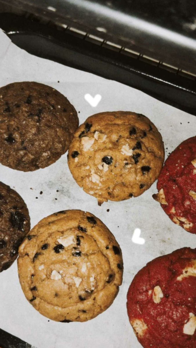 albbyla's tweet photo. Baking because messaging his mom saying she raised a bitch is wrong' https://t.co/OzzvRmzFyA