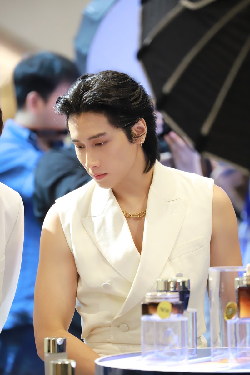 perayuay's tweet photo. หล่อมากกกก

#EsteeLauderxJesBible #EsteeLauderThailand
#BibleWichapas | #bsumone
✿🐈‍⬛‧⁺◟(@Biblesumett) https://t.co/1eoGTjLgVQ