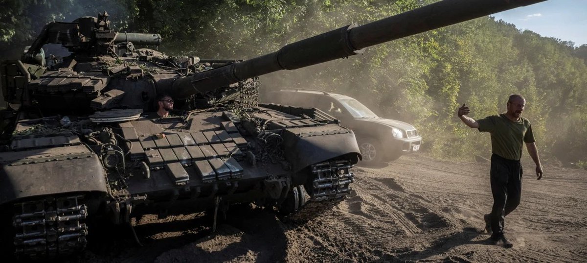 Im Donbass unter Druck, in Russland auf dem Vormarsch.
In der Ostukraine stemmen ukrainische Truppen sich dagegen, dass die Russen ihre Gebietsgewinne ausweiten. Auf russischem Territorium dagegen habe man 80 Orte eingenommen, sagt Präsident Selenskyj.
faz.net