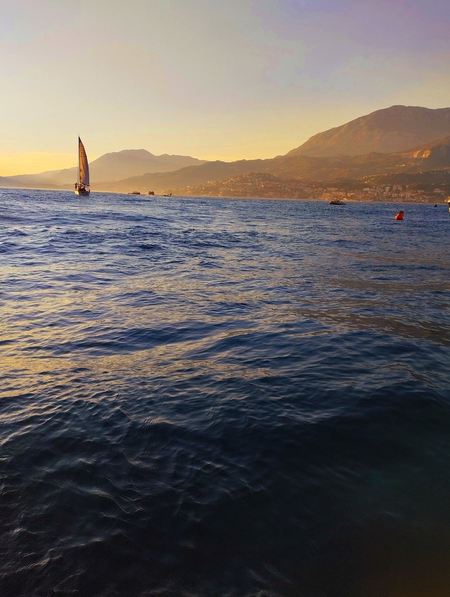 Jug mi sve uzima i sve iznova vraća..  🌊⛵☀️