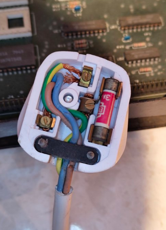 It's Friday. Please keep Big Dave away from 13A plugs. <a href="/brianwhelton/">𝔅͛𝔯͛𝔦͛𝔞͛𝔫͛ ͛𝔚͛𝔥͛𝔢͛𝔩͛𝔱͛𝔬͛𝔫͛</a>