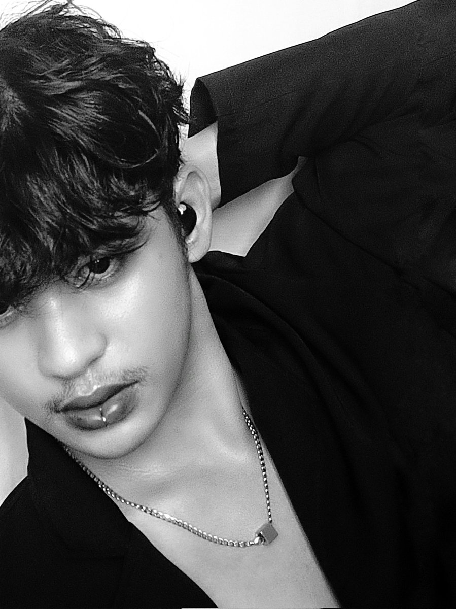 _augustboiii19's tweet photo. come close, i'll show you heaven... https://t.co/b08tCYPG3w