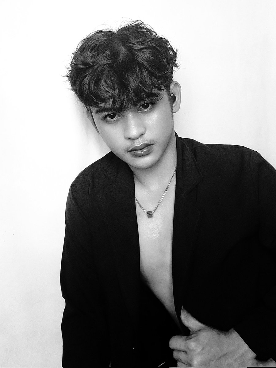 _augustboiii19's tweet photo. come close, i'll show you heaven... https://t.co/b08tCYPG3w